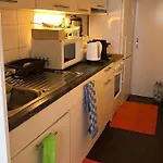 Chambre Confortable Disponible A Geneve