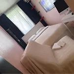 Chambre Confortable Disponible A Geneve